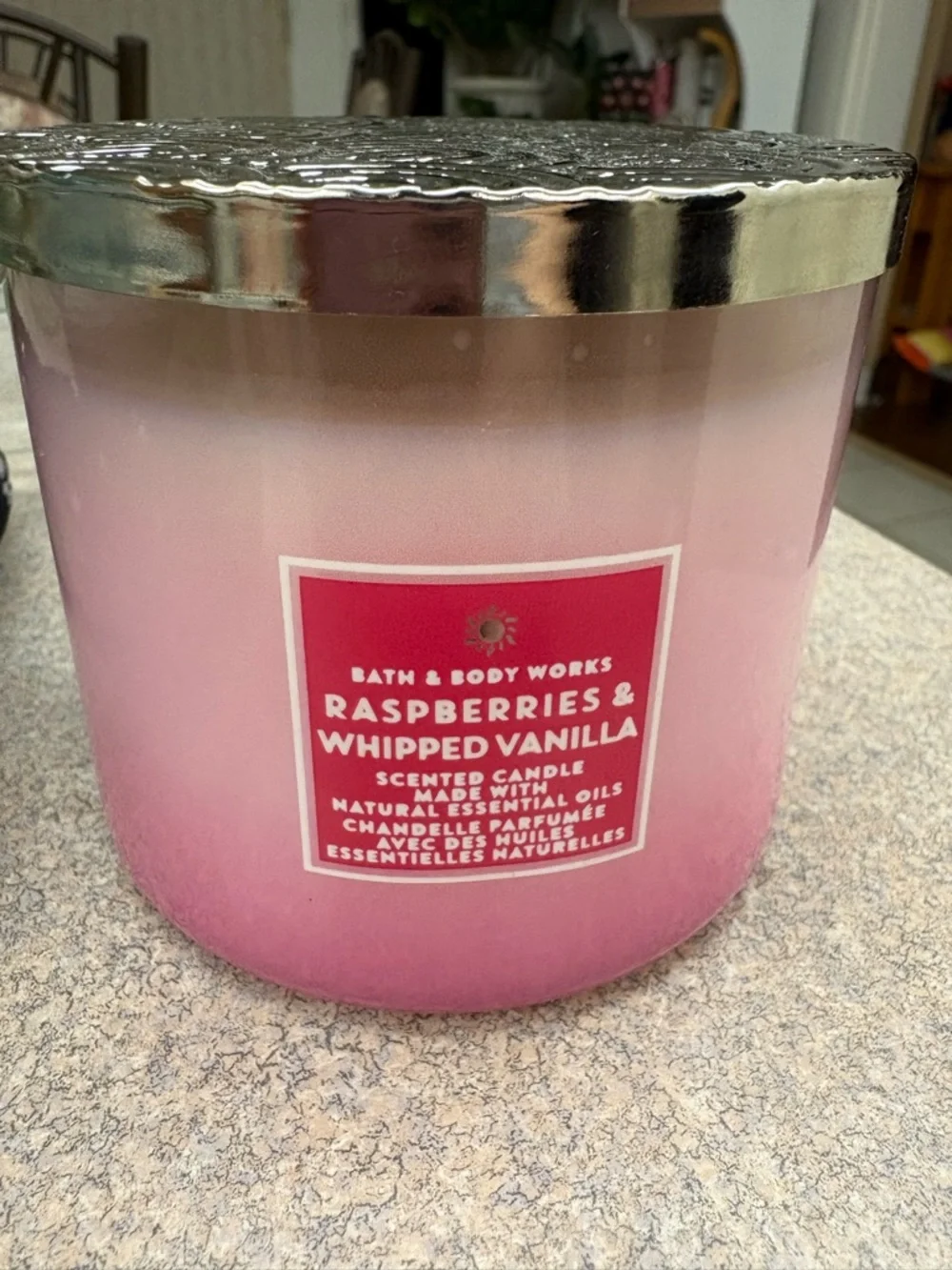 Bath and Body Works NEW CANDLE - Picture 2 of 4